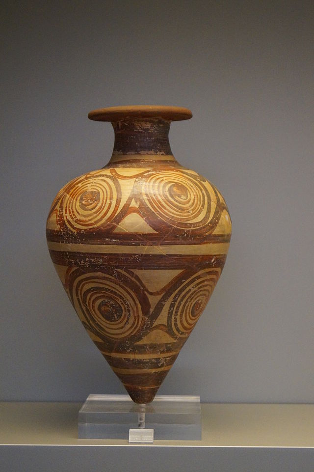 Lustrous_painted_pottery_from_grave_II_(Grave_Circle_A).JPG