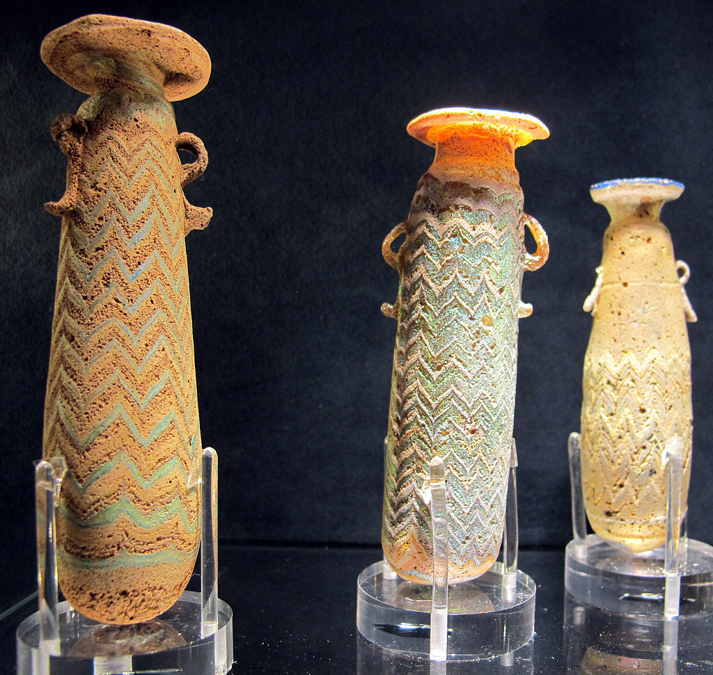 Manifattura_fenicia_o_rodia,_unguentari_in_paste_vitree,_450-250_ac._ca._01.JPG