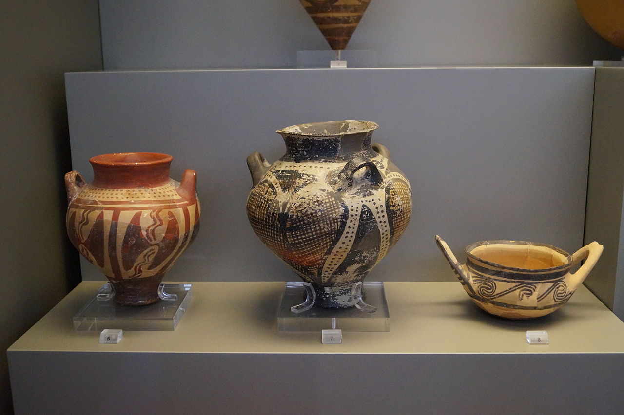 Mattpainted_Pottery_(NAMA_192,_196,_198).JPG
