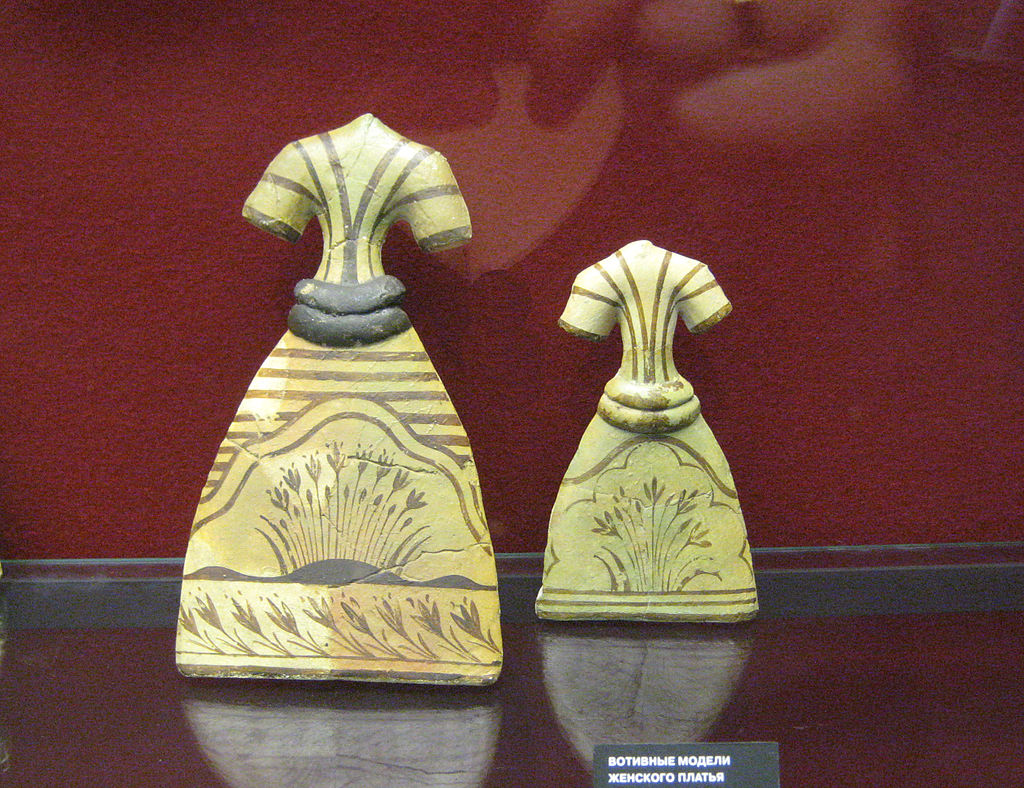 Minoan_ex_voto_dress02_pushkin.jpg