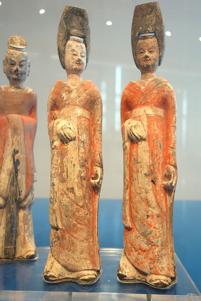 Officials,_China,_Northern_Wei_dynasty,_c._500-534,_earthenware_-_.JPG