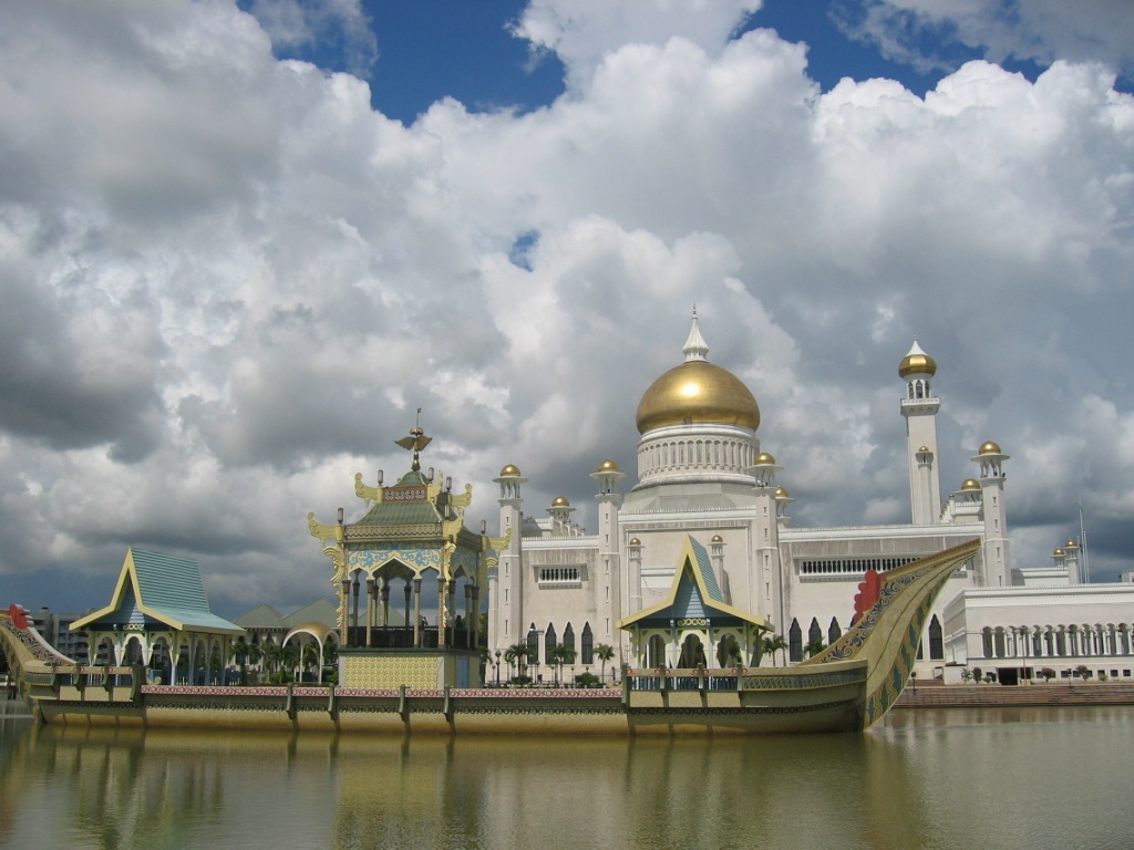 Omar Ali Saifuddien Mosque in Brunei.jpg