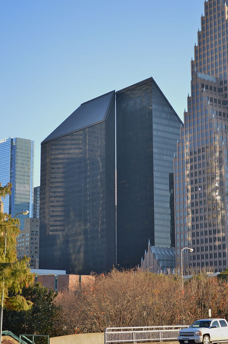 Pennzoil_Place_in_Houston 70-76.JPG