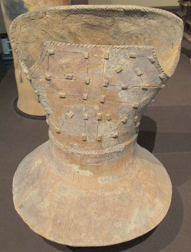 Periodo_kofun,_haniwa,_armatura_tanko,_VI_sec.JPG