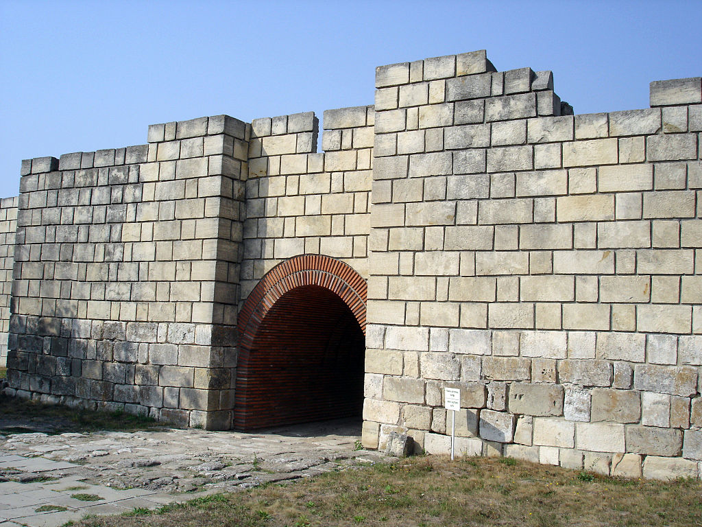 Pliska_-_Gate.jpg