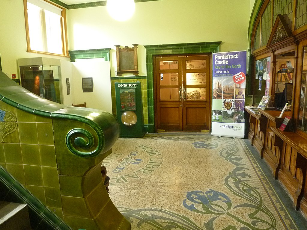 Pontefract_Museum,_Pontefract_(9289830503).jpg