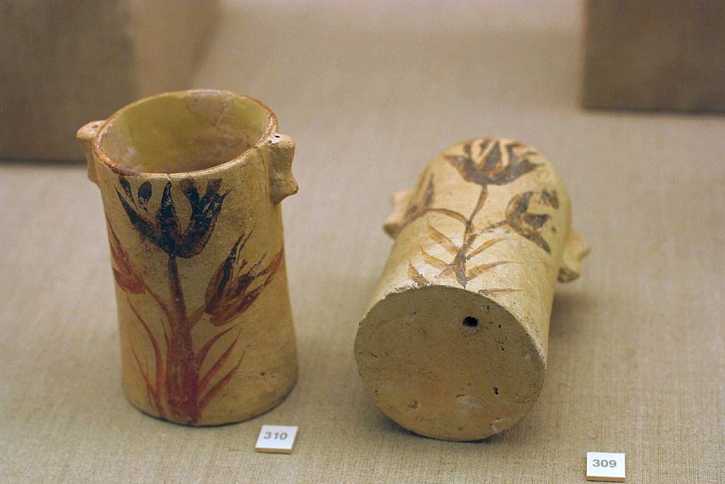 Pottery_painted_flowers_1700-1600_BC_PMTh_0503196.jpg