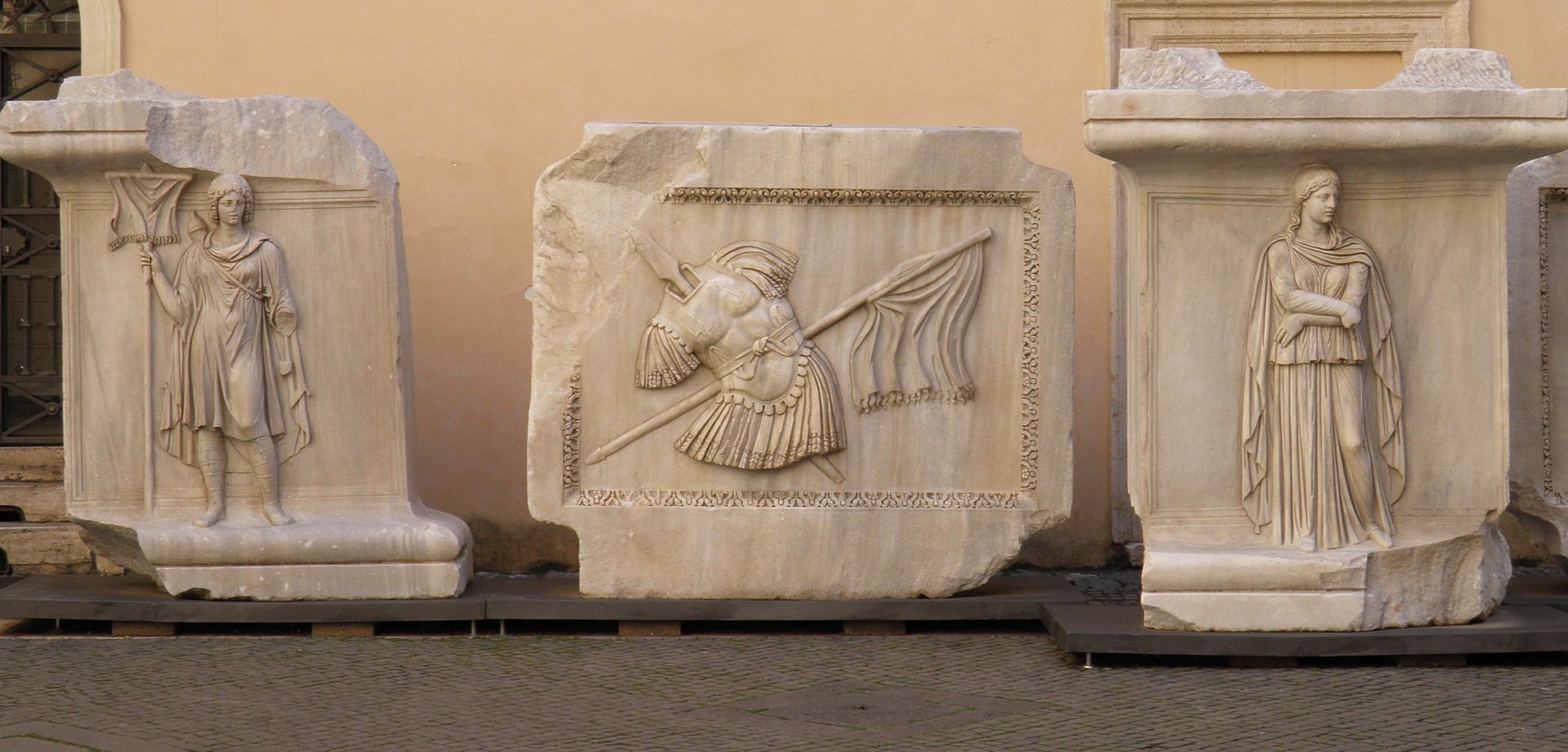 Provinces_and_arms,_reliefs_from_the_Temple_of_Hadrian,_Capitoline_Museum_(12009615843).jpg