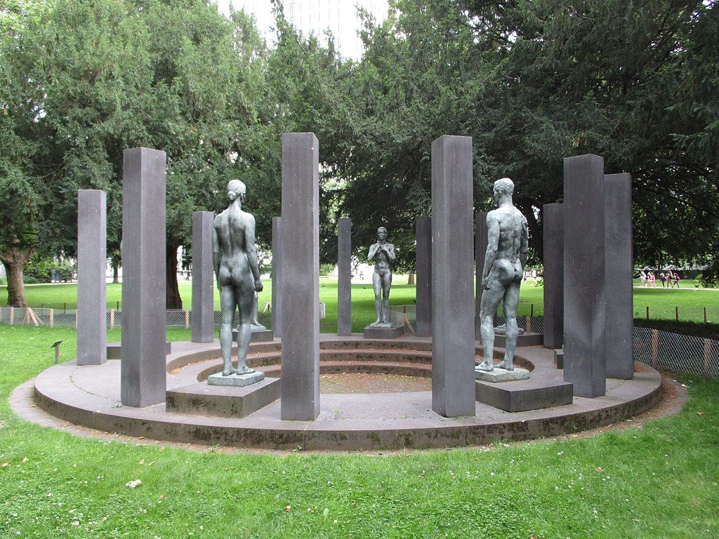 Ring_der_Statuen_Frankfurt_Rothschildpark_(3).jpg