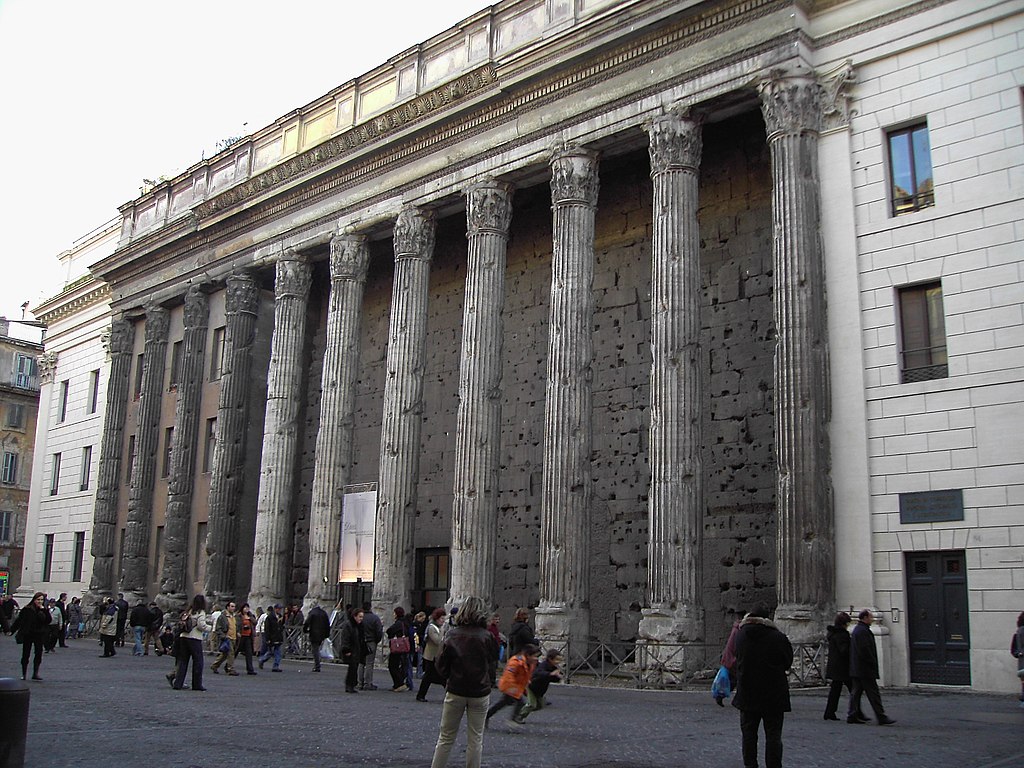 Roma,_Piazza_di_Pietra_-_Tempio_di_Adriano.JPG