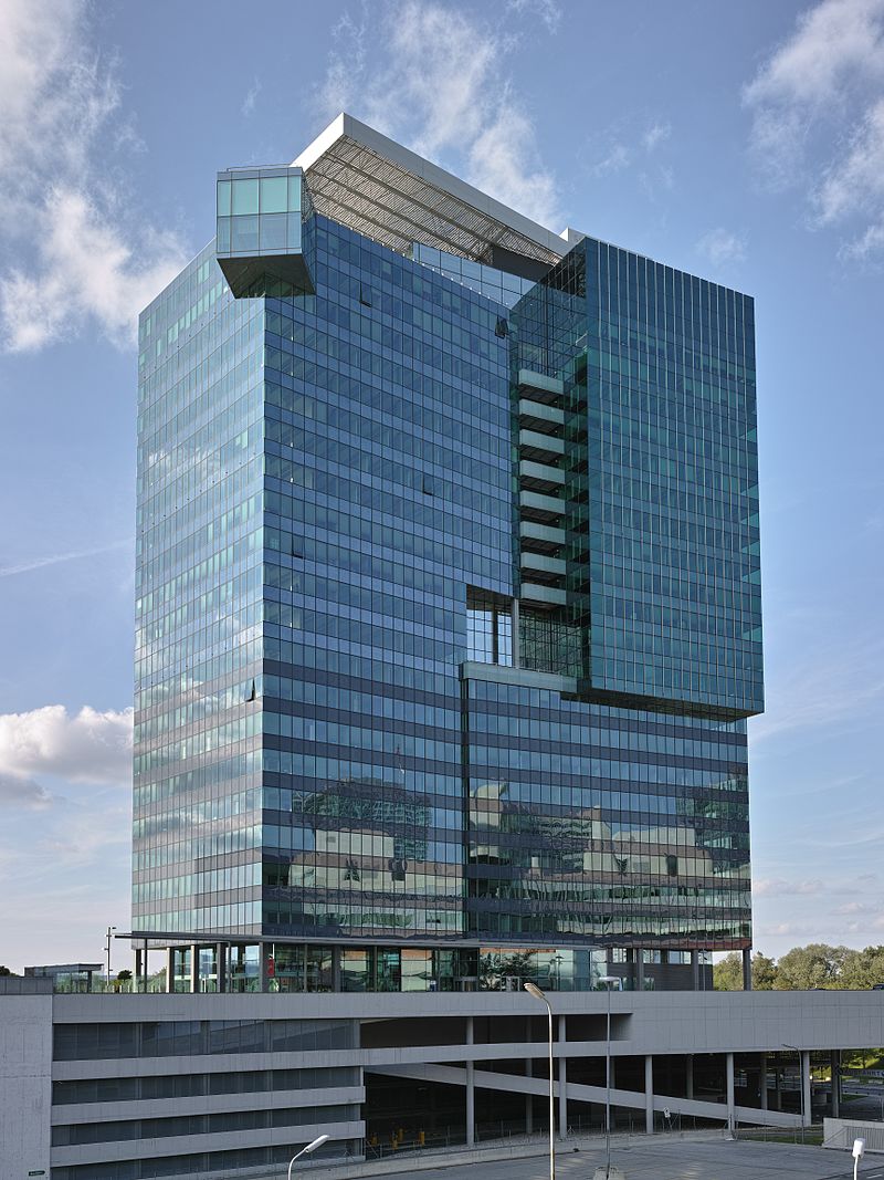 Saturn_Tower_Vienna_from_S_on_2014-08-22.jpg