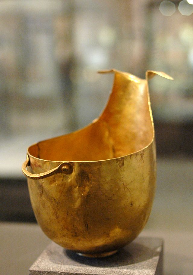Sauceboat_Heraia_Louvre_Bj1885.jpg