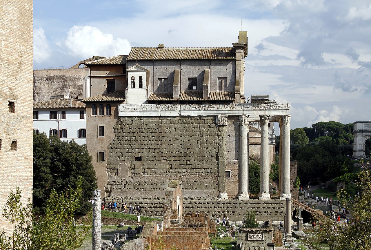 Side_view_of_the_Temple_of_Antoninus_and_Faustina_-_Rome_2016.jpg