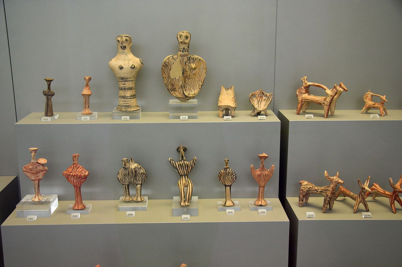 Small_terracotta_Mycenaean_NAMA_080878.jpg
