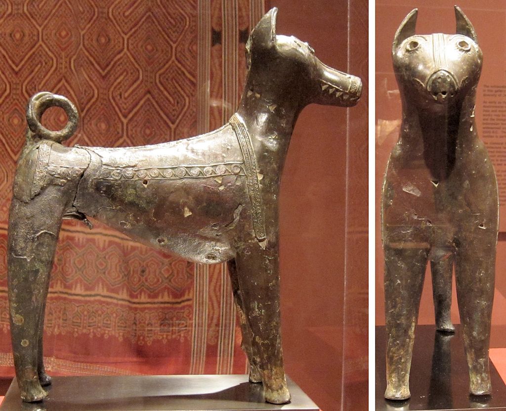 Standing_dog,_Dongson,_c,_4th_century_CE,_bronze,_Honolulu_Museum_of_Art.JPG