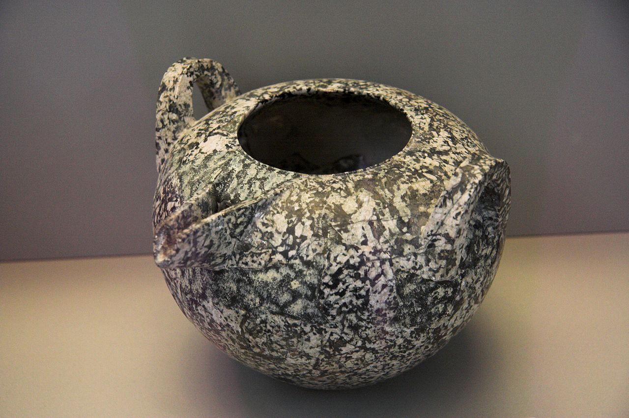 Stone_vessel_Mycenaean_NAMA_080887.jpg