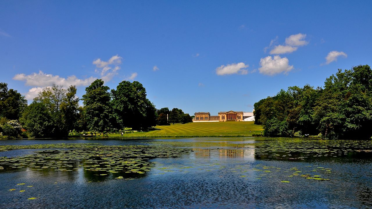 Stowe_Park,_Buckinghamshire_(4664532080).jpg