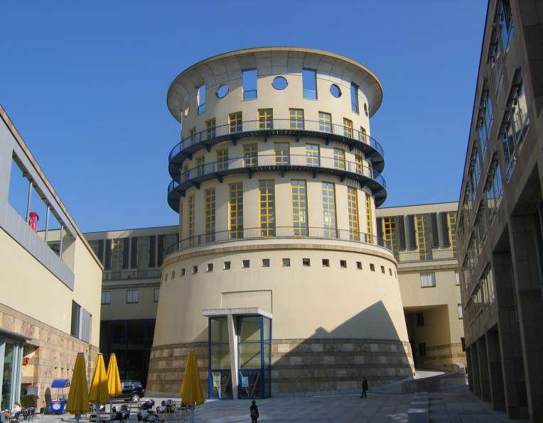 Stuttgart_HochschuleFuerMusikUndDarstellendeKunst.jpg