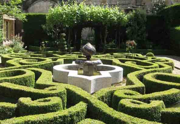 Sudeley-castle-knot-garden-Tudor-Times.jpg