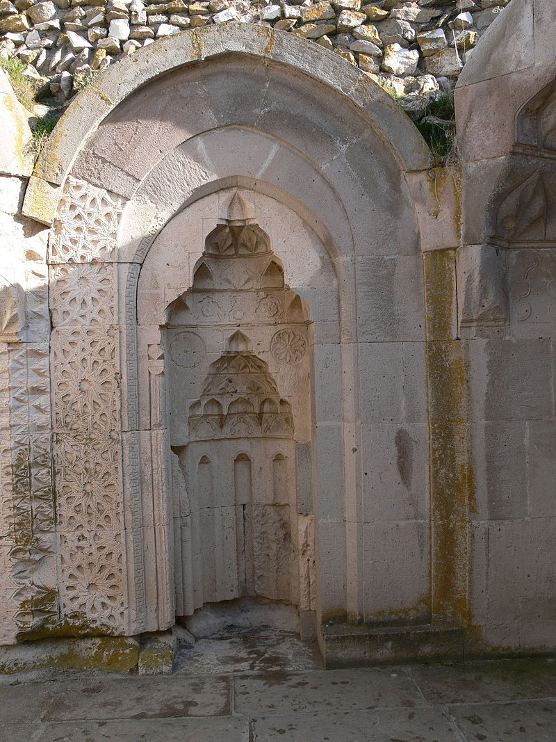 Sultanhani_-_Gebetshaus_5_-_Mihrab.jpg
