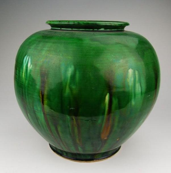 tang_dynasty_green_glaze_pottery_pot_1_lgw.jpg