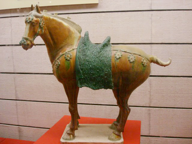 Tang_sancai_horse,_Prince_Yide_tomb.jpg