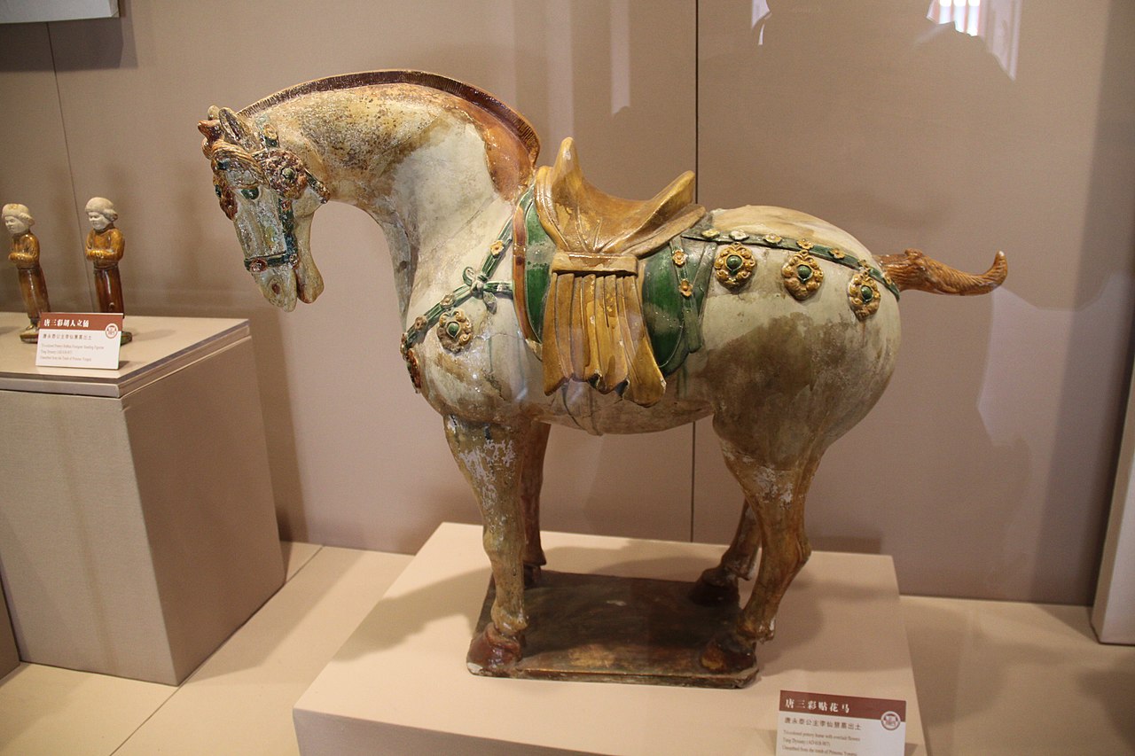 Tang_Sancai_Horse_from_Satellite_Tomb_(9908084315).jpg