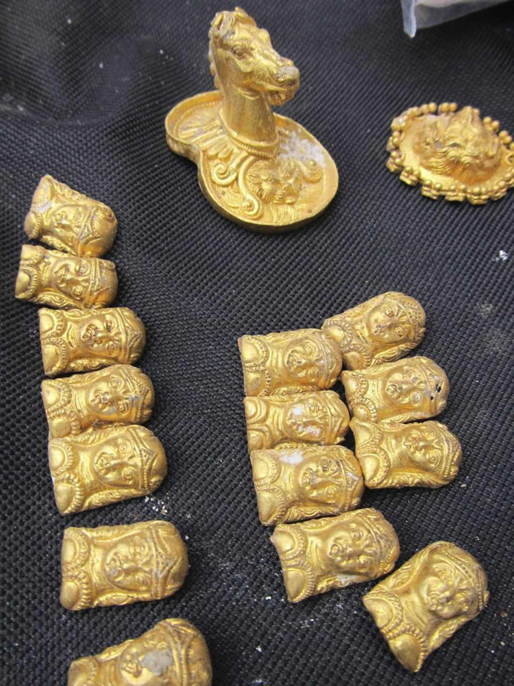 Thracian-gold-busts.jpg