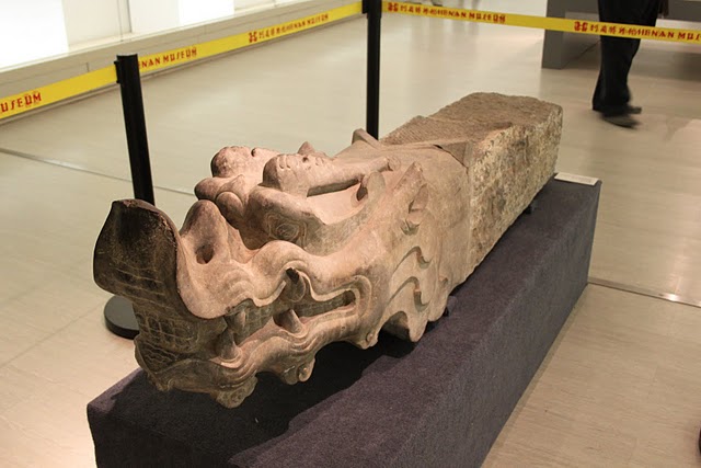 Three_Kingdoms_stone_head_of_a_dragon.JPG