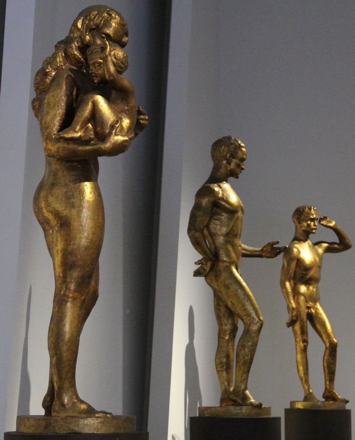 Tulevaisuus,_Henkinen_työ_and_Raivaaja_by_Wäinö_Aaltonen_in_WAM_2017.jpg