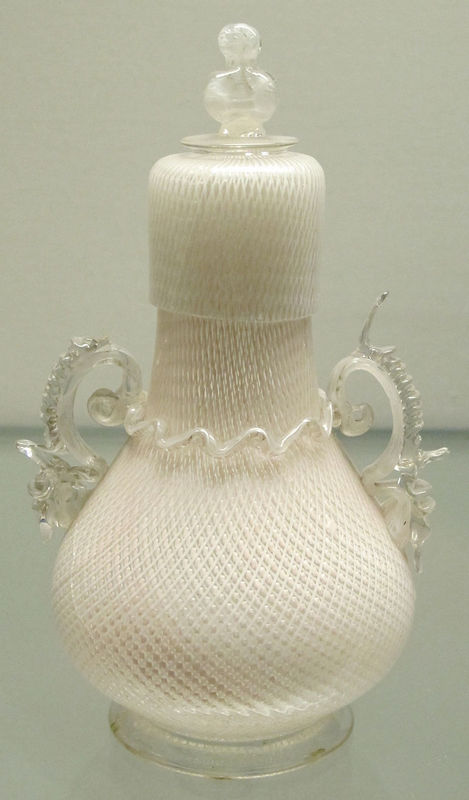 Vetro_di_murano,_fiasca_con_coperchio,_1600_ca.JPG