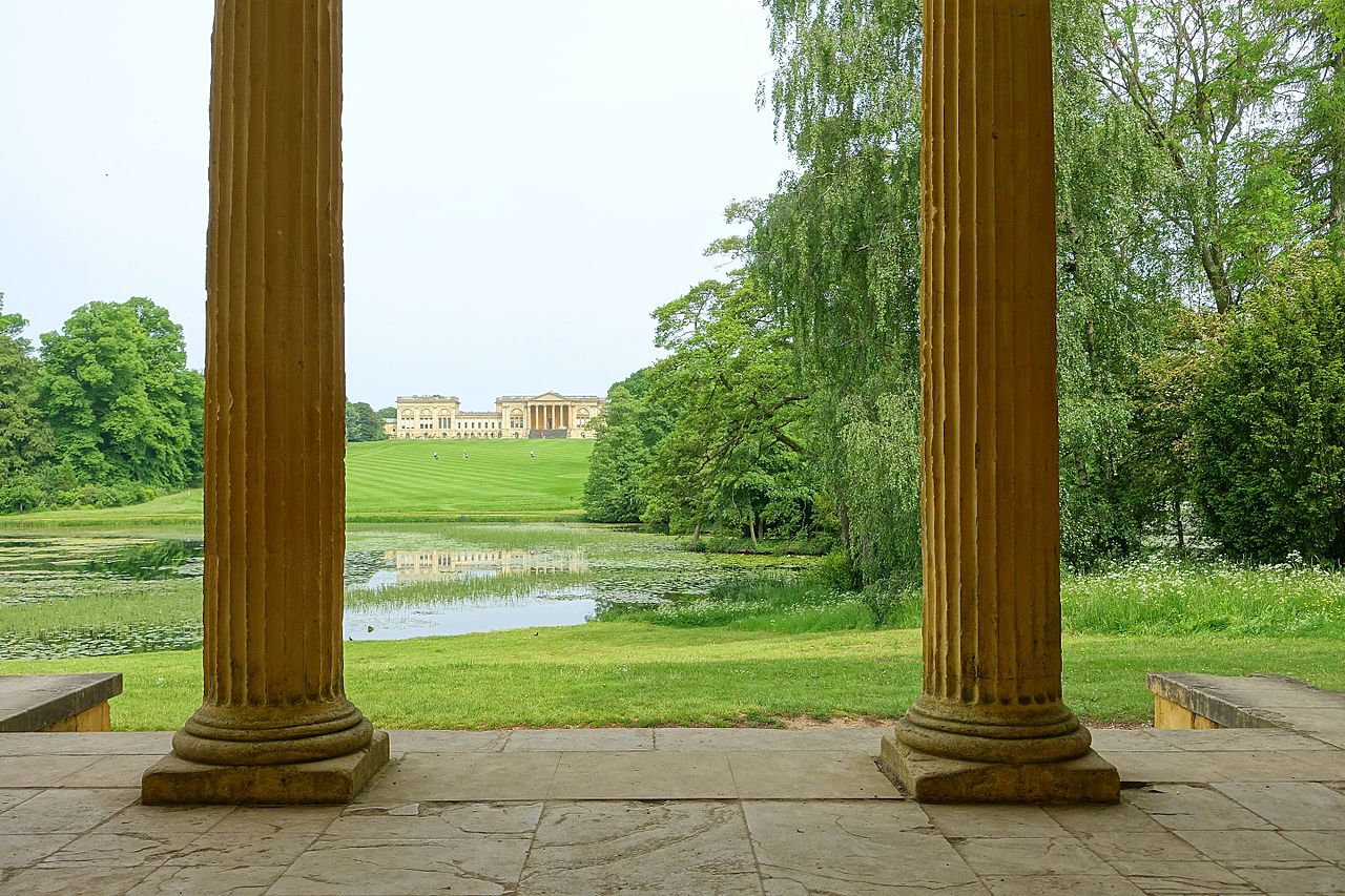 View_from_the_Eastern_Lake_Pavilion,_Stowe_-_Buckinghamshire,_England_-_DSC06845.jpg