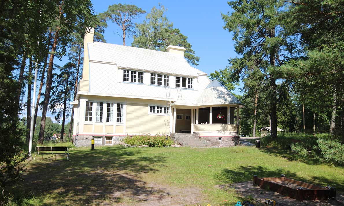 villa_frosteruksen_uimaranta_ulkoilualue_ja_kartano_12.jpg