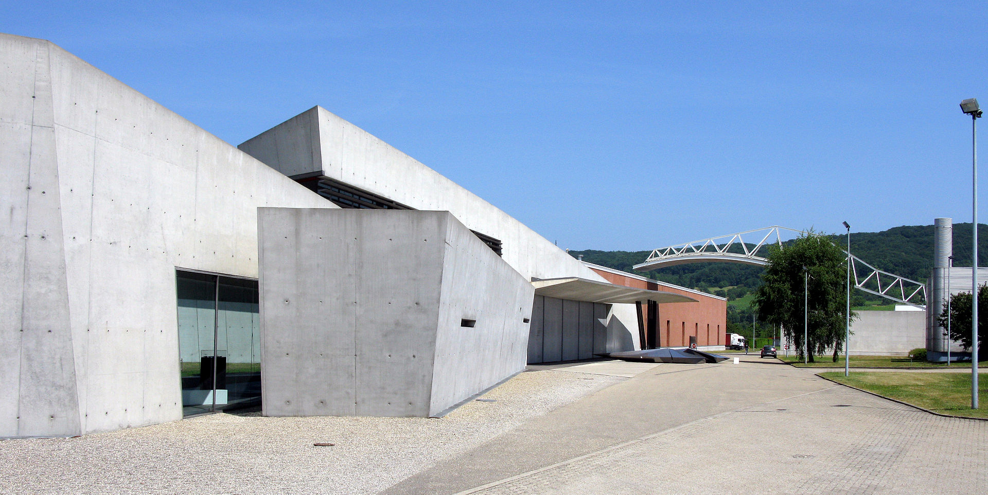 Vitra_Feuerwehrhaus_von_Zaha_Hadid_in_Weil_am_Rhein_8.jpg