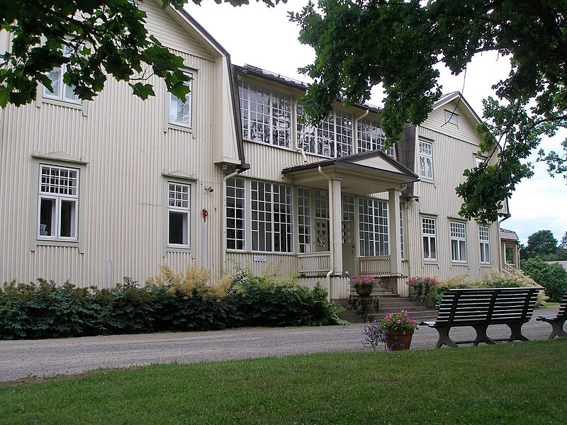 Voipaala_Manor_-_panoramio.jpg
