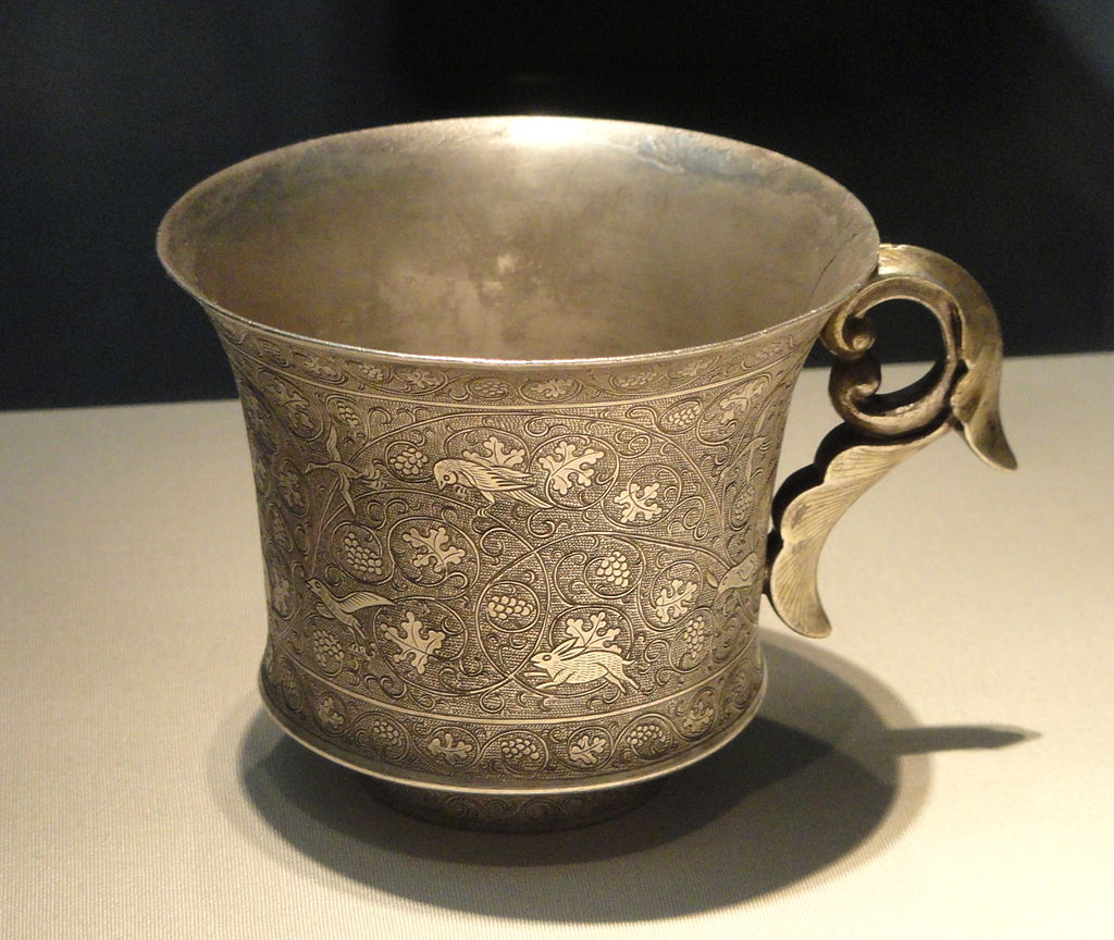 Wine_cup_China,_early_Tang_dynasty,_early_8th_century_AD,_.JPG
