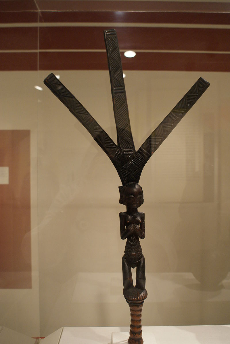 WLA_brooklynmuseum_Zela_Luba_Bow_Stand_Nsakakabemba_2.jpg