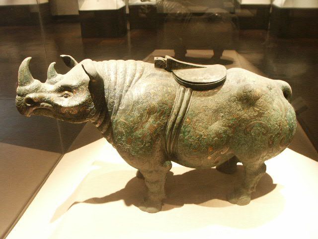 Xihan_rhino,_gold_&_silver_inlays.JPG
