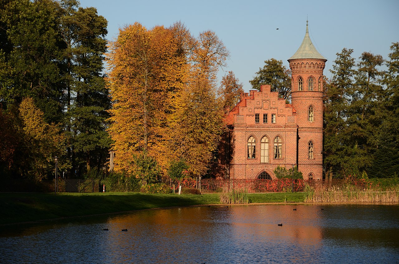 Zameczek_Nowy_Duninów.jpg