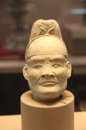 Pottery_Figure_from_Satellite_Tomb_(9907988334).jpg