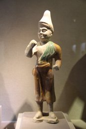 Tang_Terracotta_Hu_Figurine_(9907946526).jpg