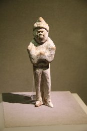 Tang_Terracotta_Hu_Figurine_(9908273885).jpg