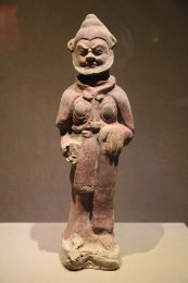 Tang_Terracotta_Hu_Figurine_(9908279935).jpg