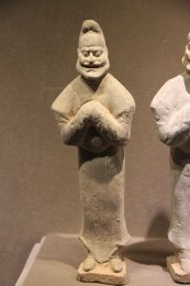Tang_Terracotta_Hu_Figurine_(9908293315).jpg