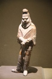 Tang_Terracotta_Hu_Figurine_(9908316325).jpg