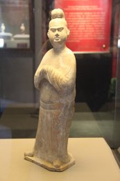 Tang_Terracotta_Hu_Figurine_(9908365933).jpg