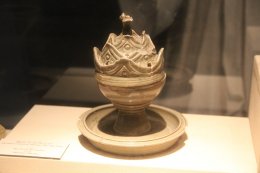 Eastern_Jin_Celadon_Incense_Burner,_Yue_Kiln_(17081094076).jpg
