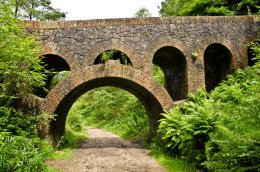 7_Arch_Bridge,_Rivington_-_8136491268.jpg