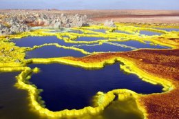 hottest-place-earth-salt-deposits[1].jpg